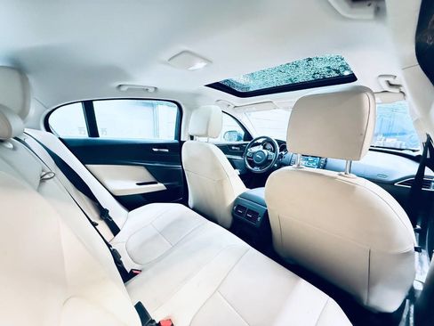 Used 2017 Jaguar XE Premium image 6