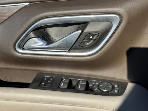 Used 2021 Chevrolet Suburban Z71 w/ Z71 Signature Package image 26