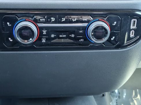 Used 2022 Chevrolet Silverado 1500 LT w/ Z71 Off-Road Package AWD/4WD image 20