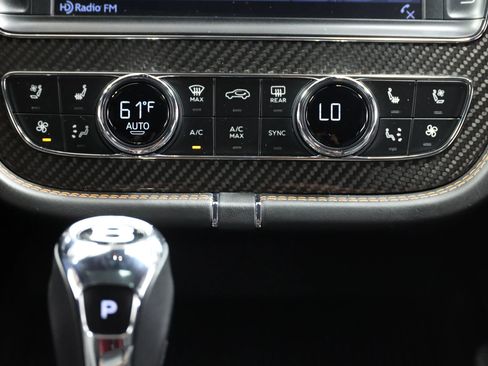 Used 2019 Bentley Bentayga image 38