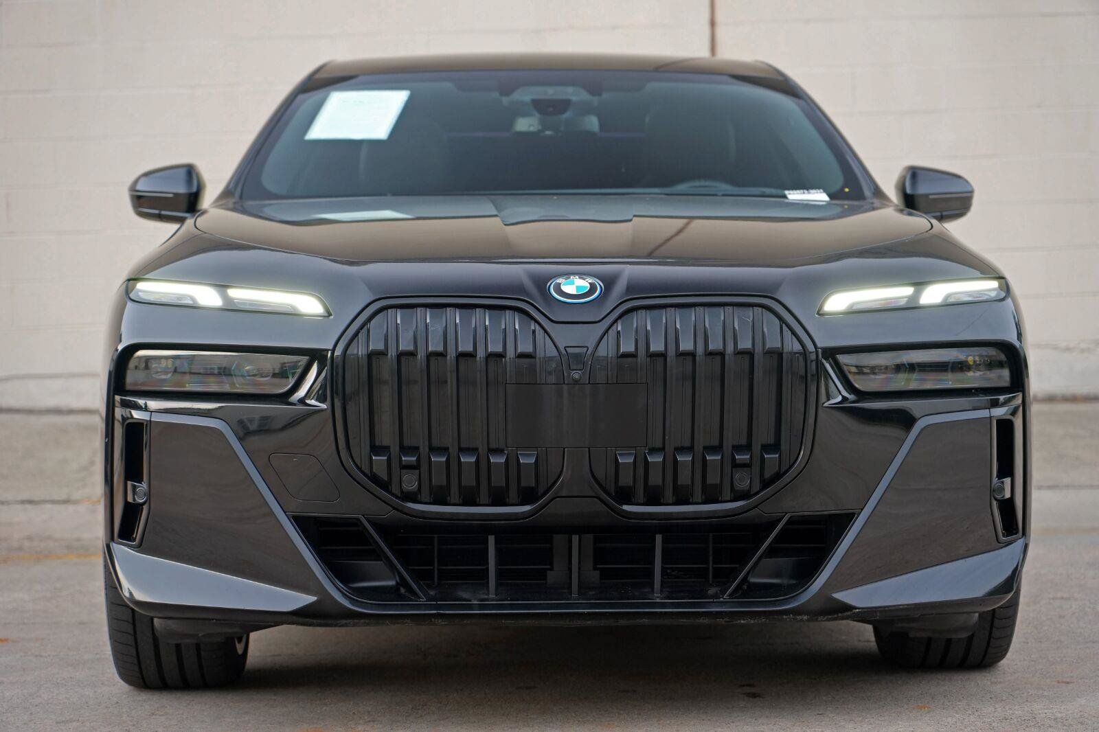 Used 2024 BMW i7 xDrive60 AWD/4WD image 7