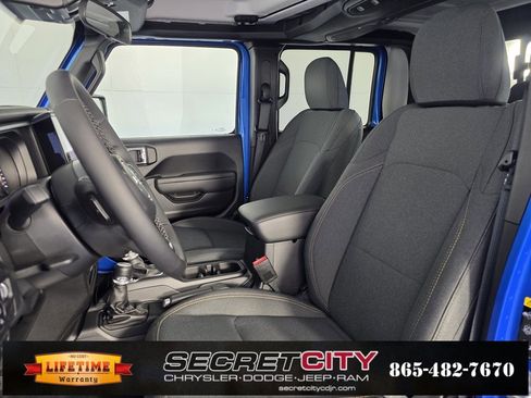 New 2025 Jeep Gladiator Sport image 10