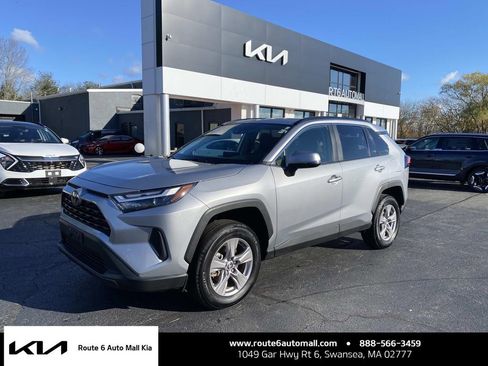 Used 2025 Toyota RAV4 XLE image 1