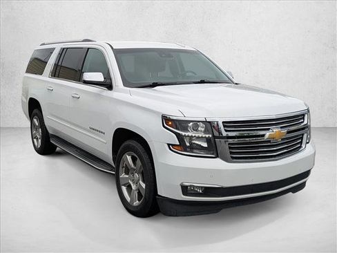 Used 2018 Chevrolet Suburban Premier RWD image 3