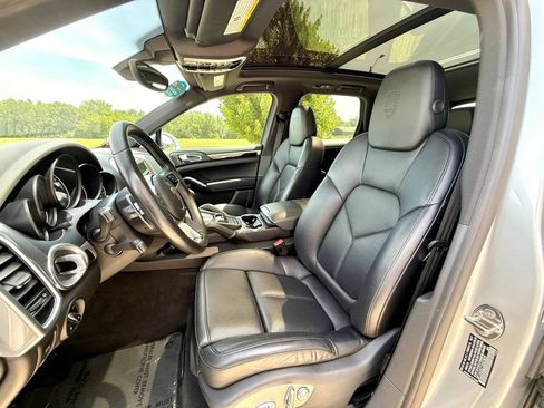 Used 2018 Porsche Cayenne Platinum Edition AWD/4WD image 14