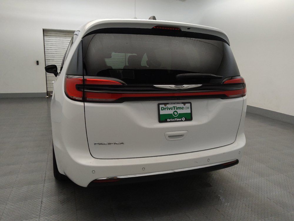 Used 2024 Chrysler Pacifica Touring FWD image 6