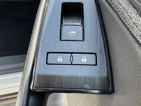 Used 2021 Nissan Rogue SV FWD image 29