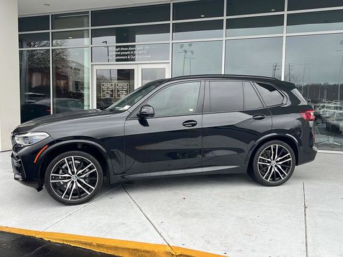 Certified 2022 BMW X5 xDrive40i w/ M Sport Package image 3