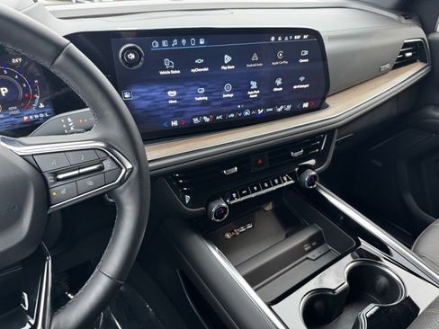 Used 2025 Chevrolet Tahoe High Country image 16