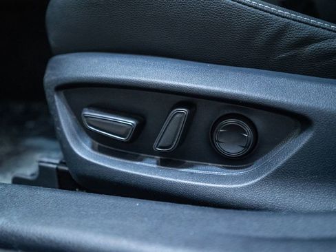 Used 2025 Toyota Camry SE w/ Convenience Package image 19