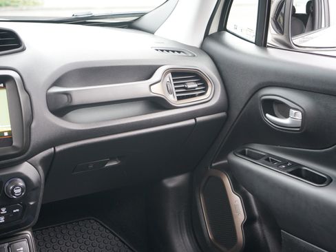 Used 2023 Jeep Renegade Latitude image 24