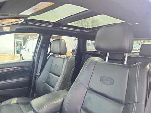 Used 2017 Jeep Grand Cherokee Overland image 14