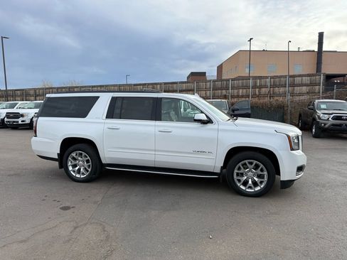 Used 2017 GMC Yukon XL SLT w/ Open Road Package image 8