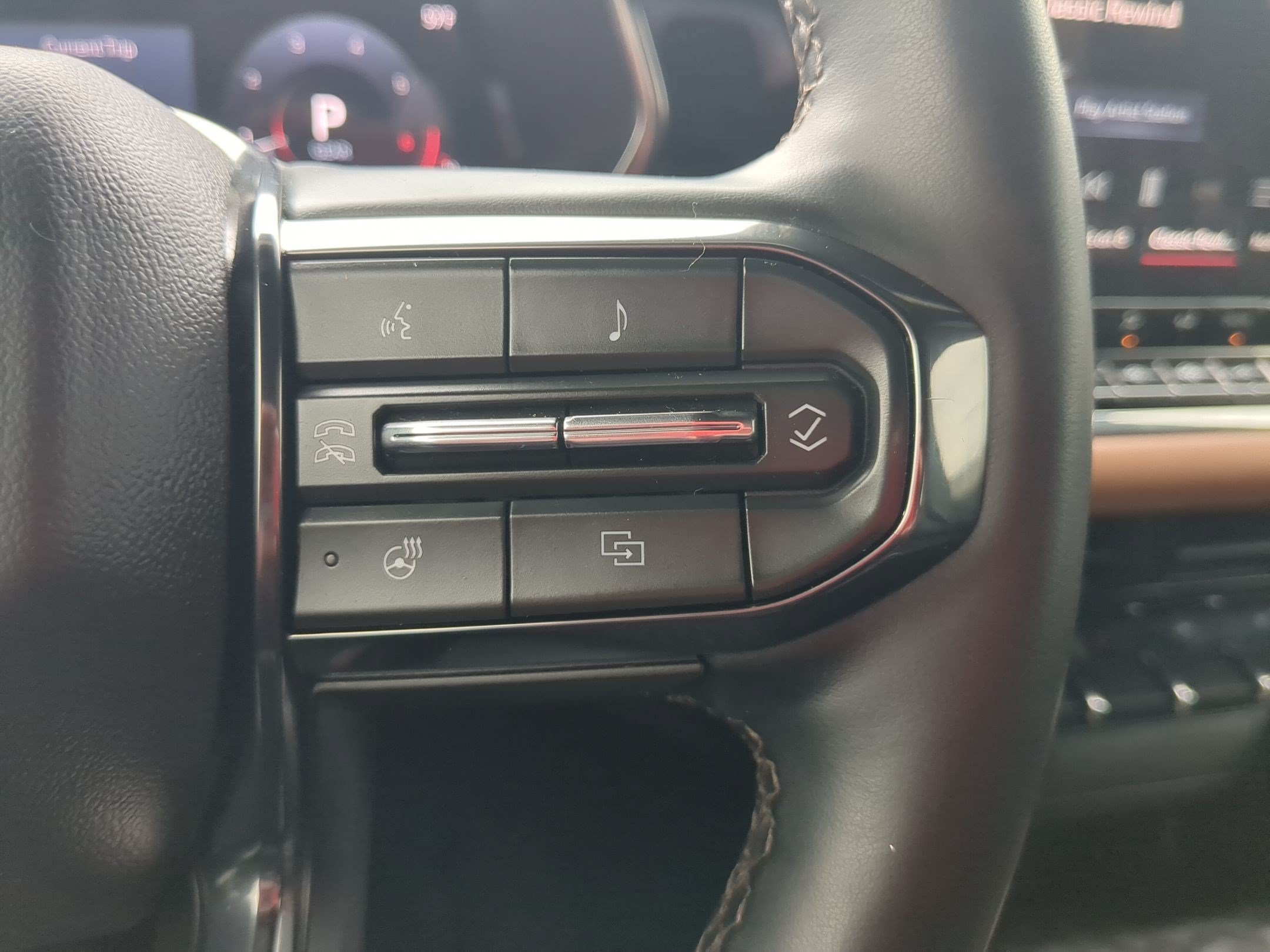 Used 2024 GMC Canyon AT4 w/ AT4 Premium Package AWD/4WD image 19