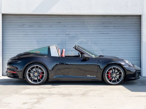 Certified 2024 Porsche 911 Targa 4S AWD/4WD image 8
