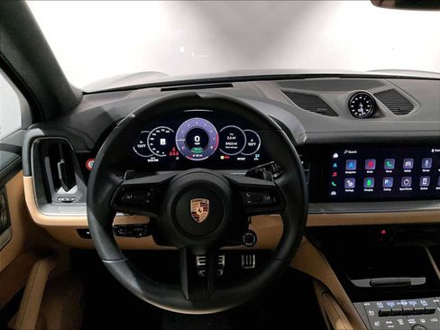 Used 2025 Porsche Cayenne S image 16