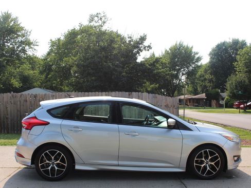 Used 2015 Ford Focus SE w/ SE Sport Package FWD image 11