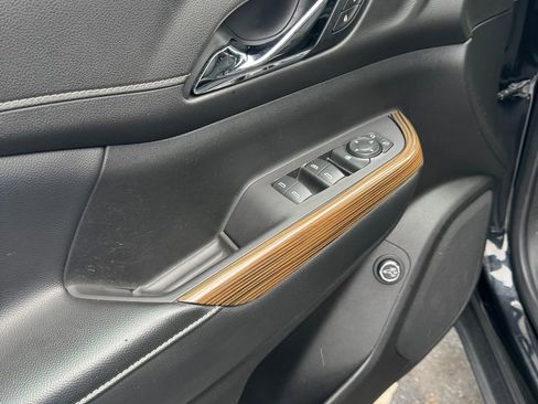 Used 2020 GMC Acadia SLE w/ Driver Convenience Package image 13