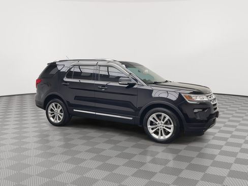 Used 2019 Ford Explorer XLT w/ Equipment Group 202A AWD/4WD image 44