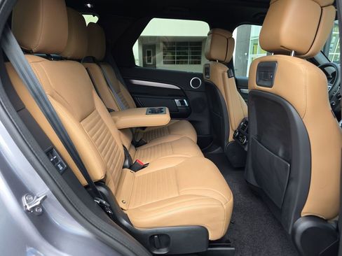 Used 2024 Land Rover Discovery Dynamic SE AWD/4WD image 14