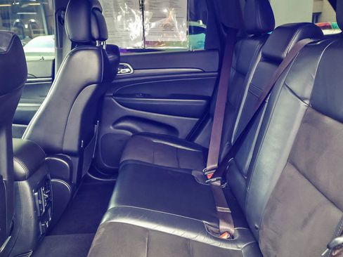 Used 2021 Jeep Grand Cherokee Laredo X image 16