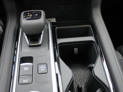 New 2025 Nissan Pathfinder SV w/ Black Appearance Package image 15