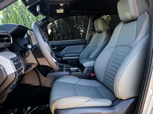 Used 2025 Toyota Tacoma 4x4 Double Cab Hybrid image 17