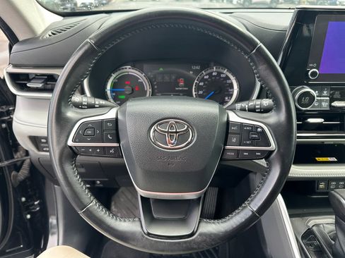 Used 2023 Toyota Highlander XLE AWD/4WD image 21