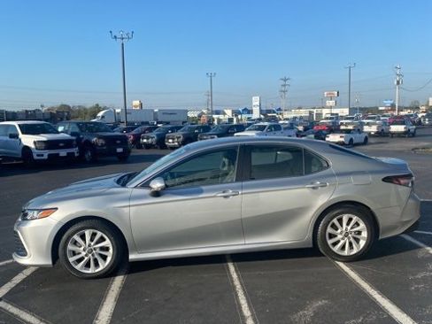 Used 2024 Toyota Camry LE image 4