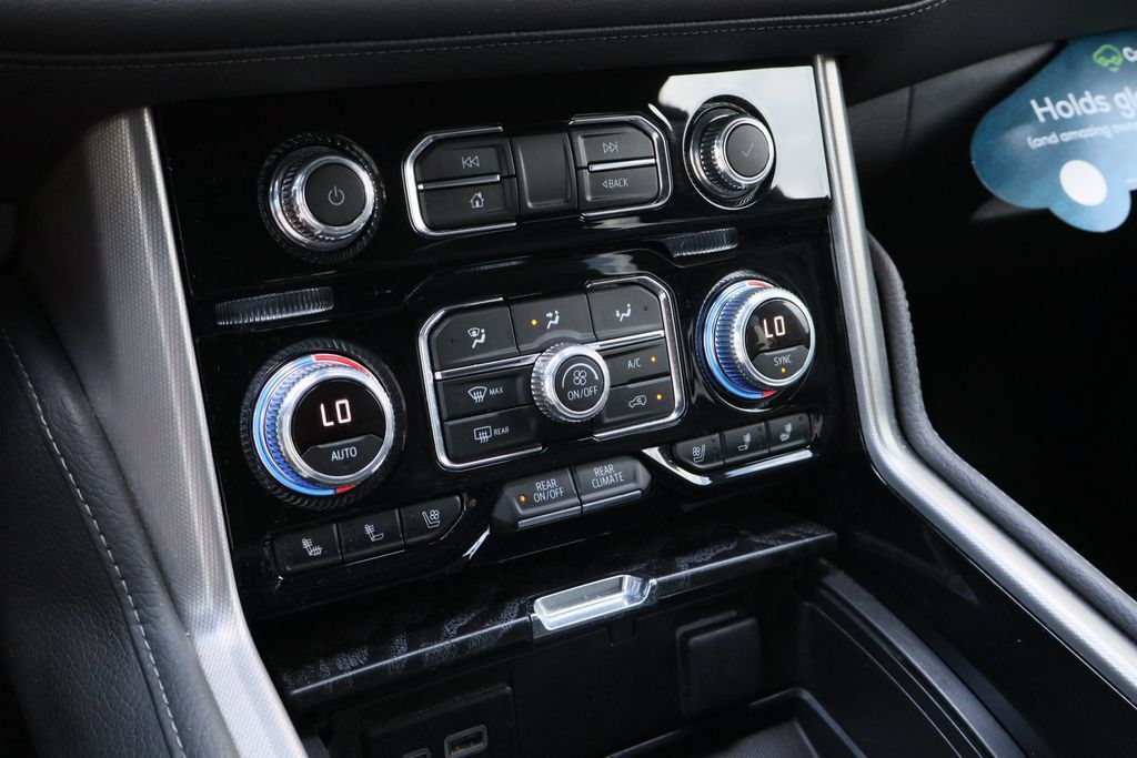 Used 2024 GMC Yukon XL Denali AWD/4WD image 19
