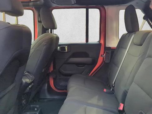 Used 2018 Jeep Wrangler Unlimited Sahara image 16