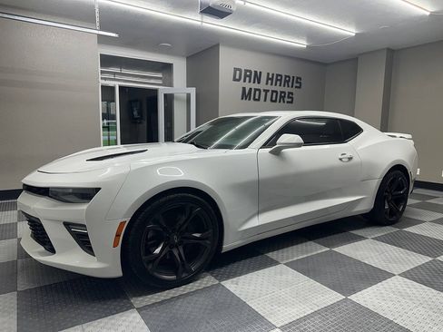 Used 2017 Chevrolet Camaro SS RWD image 28