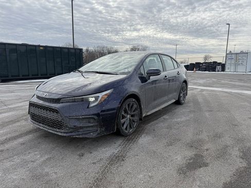 Used 2024 Toyota Corolla SE image 3