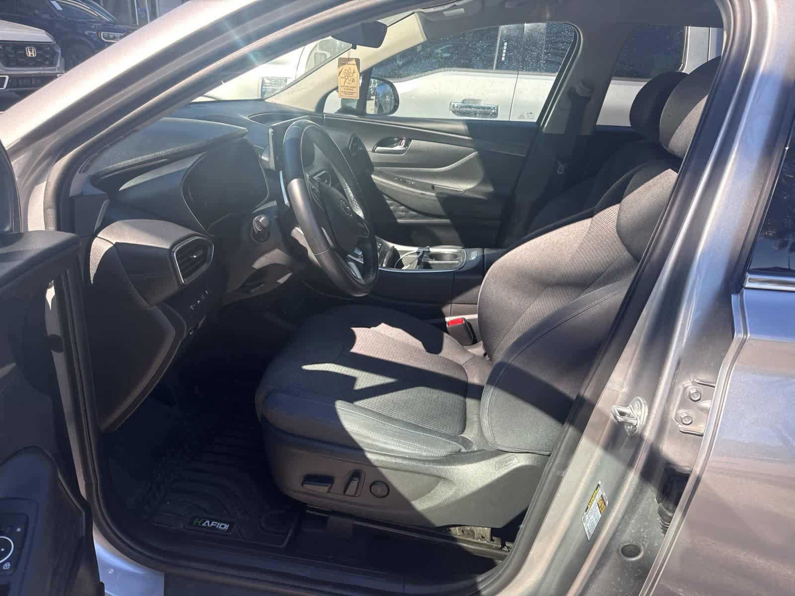 Used 2023 Hyundai Santa Fe SEL FWD image 2
