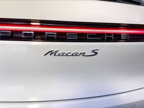 Certified 2024 Porsche Macan S AWD/4WD image 35