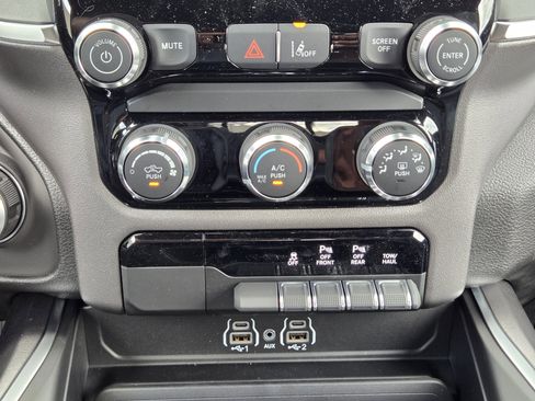 New 2026 RAM 1500 Express AWD/4WD image 16
