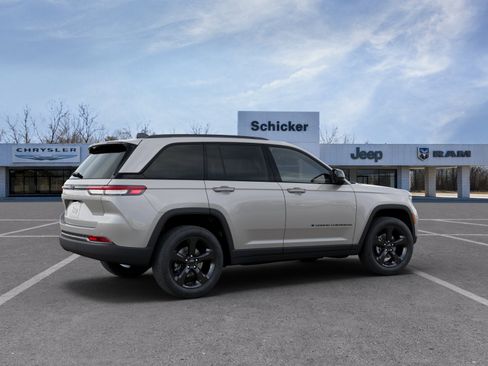 New 2025 Jeep Grand Cherokee Altitude image 24