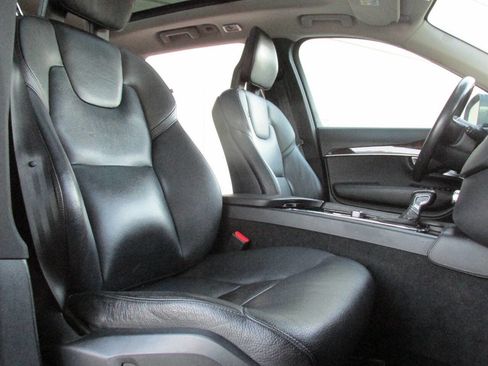 Used 2016 Volvo XC90 T6 Momentum w/ Protection Package Plus image 22