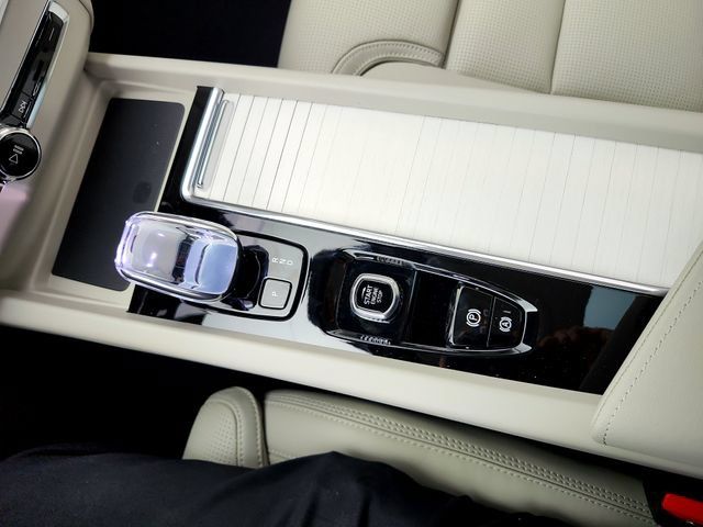 New 2026 Volvo XC60 T8 Ultra w/ Protection Package Premier AWD/4WD image 26