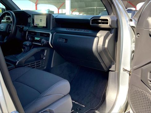 Used 2025 Toyota Tacoma SR image 18