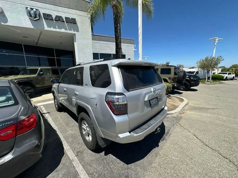Used 2020 Toyota 4Runner SR5 AWD/4WD image 4