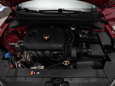 Used 2020 Hyundai Elantra SE w/ Cargo Package (C1) FWD image 3