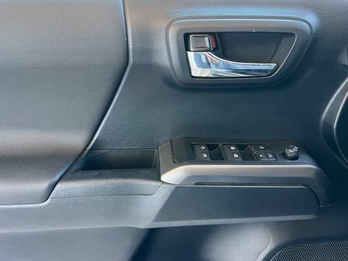 Used 2019 Toyota Tacoma TRD Sport w/ Technology Package AWD/4WD image 11