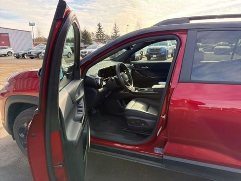 Used 2025 Chevrolet Equinox LT w/ Convenience Package II image 6