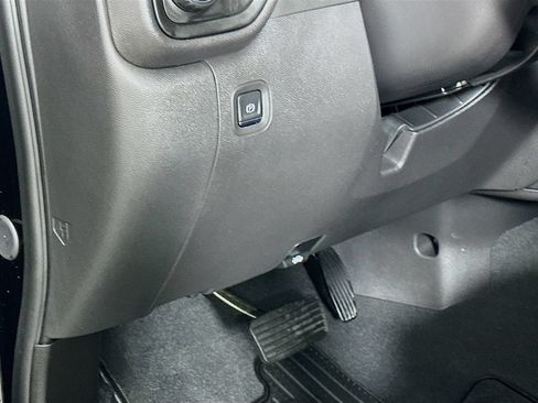 Used 2025 Chevrolet Silverado 1500 Custom Trail Boss w/ LPO, Dark Essentials Package AWD/4WD image 10