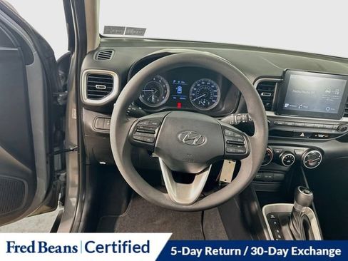 Used 2022 Hyundai Venue SE FWD image 20