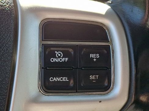 Used 2014 Chrysler Town & Country Touring FWD image 21