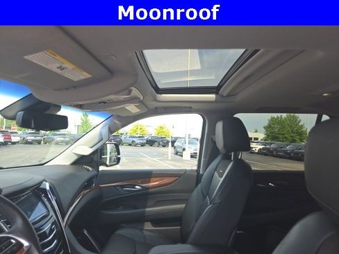 Used 2018 Cadillac Escalade Luxury image 5