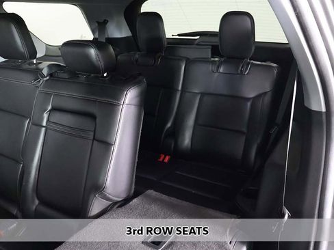 Used 2022 Ford Explorer XLT w/ Equipment Group 202A image 7
