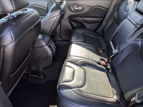 Used 2019 Jeep Cherokee Trailhawk w/ Cold Weather Group AWD/4WD image 32